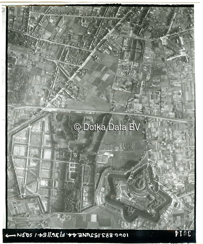 Luchtfoto Antwerpen (1944) uit de collectie Kadaster WOII Luchtfoto's