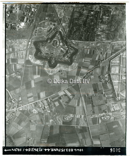 Luchtfoto Antwerpen (1944) uit de collectie Kadaster WOII Luchtfoto's