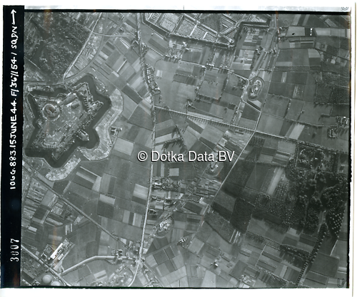 Luchtfoto Antwerpen (1944) uit de collectie Kadaster WOII Luchtfoto's