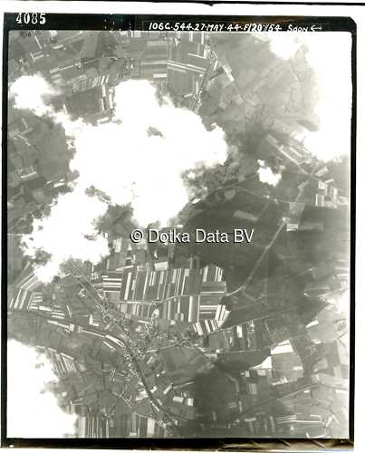 Luchtfoto (1944) uit de collectie Kadaster WOII Luchtfoto's