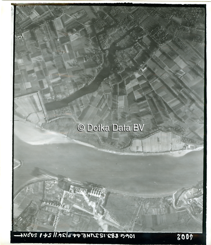 Luchtfoto Kruibeke (1944) uit de collectie Kadaster WOII Luchtfoto's