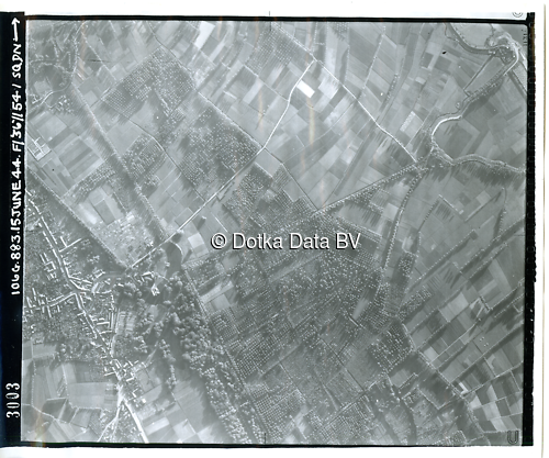 Luchtfoto Kruibeke (1944) uit de collectie Kadaster WOII Luchtfoto's