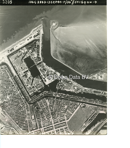 Luchtfoto Den Helder (1944) uit de collectie Kadaster WOII Luchtfoto's