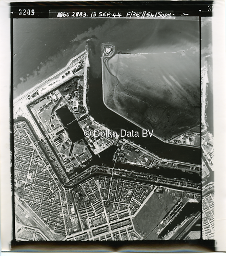 Luchtfoto Den Helder (1944) uit de collectie Kadaster WOII Luchtfoto's