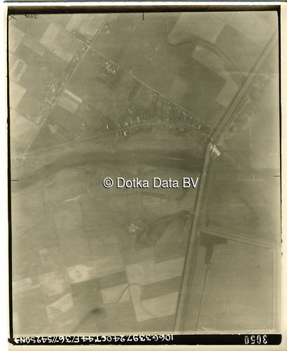 Luchtfoto De Cocksdorp (1944) uit de collectie Kadaster WOII Luchtfoto's