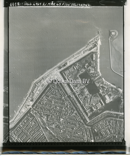Luchtfoto Den Helder (1945) uit de collectie Kadaster WOII Luchtfoto's