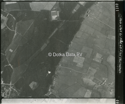 Luchtfoto Den Burg (1945) uit de collectie Kadaster WOII Luchtfoto's