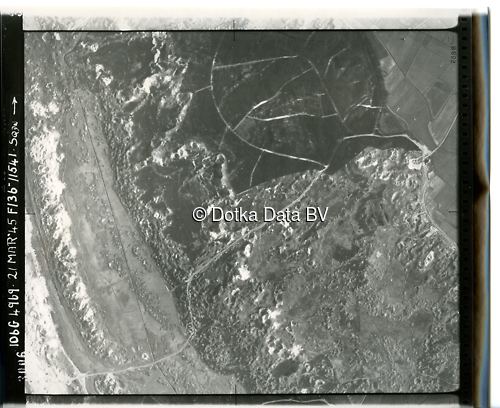 Luchtfoto Den Hoorn (1945) uit de collectie Kadaster WOII Luchtfoto's