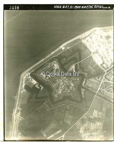 Luchtfoto Den Helder (1944) uit de collectie Kadaster WOII Luchtfoto's