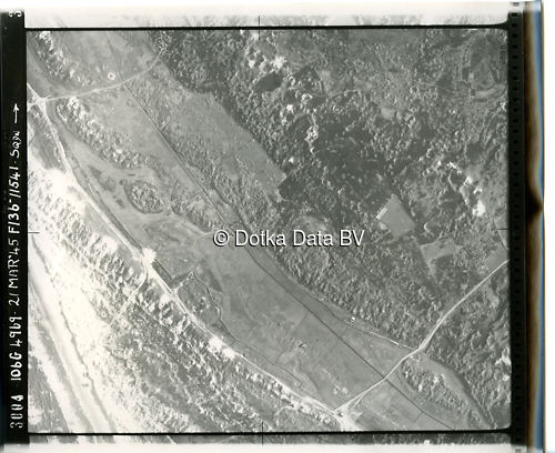 Luchtfoto Den Hoorn (1945) uit de collectie Kadaster WOII Luchtfoto's