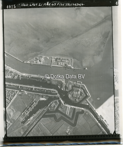 Luchtfoto Den Helder (1945) uit de collectie Kadaster WOII Luchtfoto's