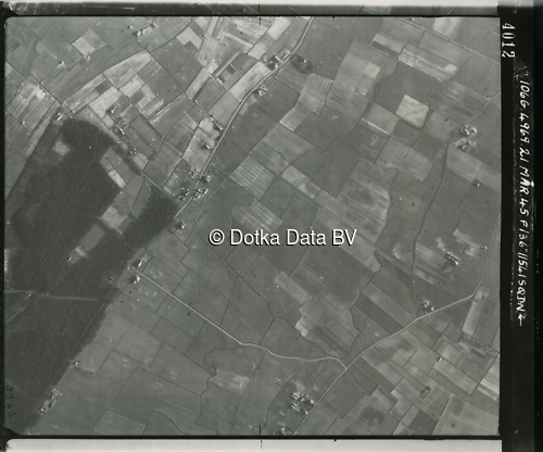 Luchtfoto Den Burg (1945) uit de collectie Kadaster WOII Luchtfoto's