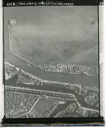 Luchtfoto Den Helder (1945) uit de collectie Kadaster WOII Luchtfoto's