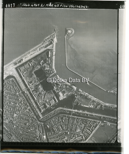 Luchtfoto Den Helder (1945) uit de collectie Kadaster WOII Luchtfoto's