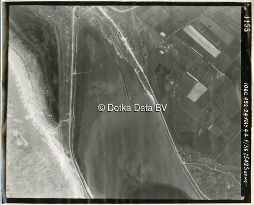 Luchtfoto Den Hoorn (1944) uit de collectie Kadaster WOII Luchtfoto's