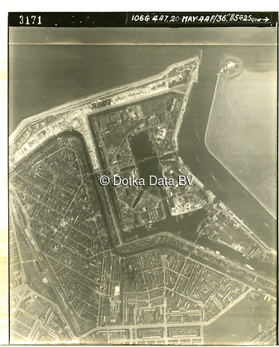 Luchtfoto Den Helder (1944) uit de collectie Kadaster WOII Luchtfoto's