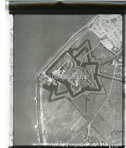 Luchtfoto Den Helder (1945) uit de collectie Kadaster WOII Luchtfoto's