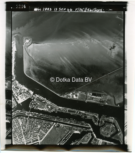 Luchtfoto Den Helder (1944) uit de collectie Kadaster WOII Luchtfoto's
