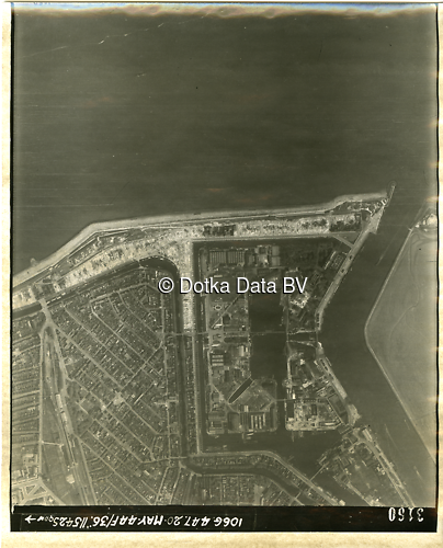 Luchtfoto Den Helder (1944) uit de collectie Kadaster WOII Luchtfoto's