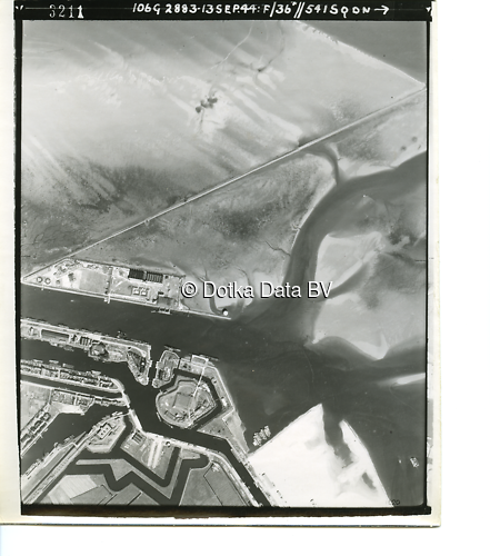 Luchtfoto Den Helder (1944) uit de collectie Kadaster WOII Luchtfoto's