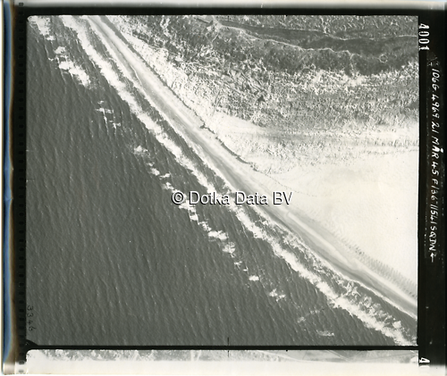 Luchtfoto Den Hoorn (1945) uit de collectie Kadaster WOII Luchtfoto's