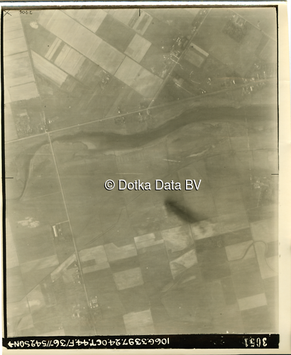 Luchtfoto De Cocksdorp (1944) uit de collectie Kadaster WOII Luchtfoto's