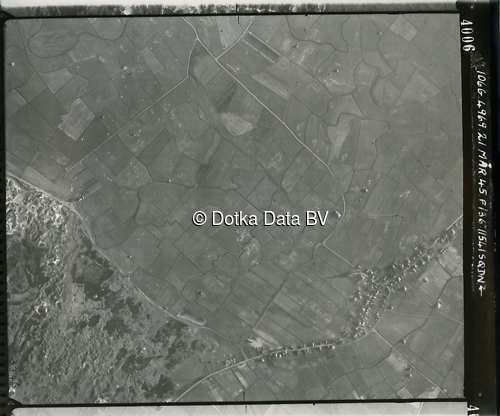Luchtfoto Den Hoorn (1945) uit de collectie Kadaster WOII Luchtfoto's