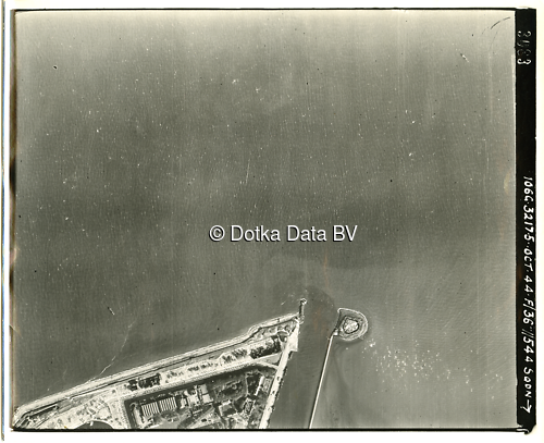 Luchtfoto Den Helder (1944) uit de collectie Kadaster WOII Luchtfoto's