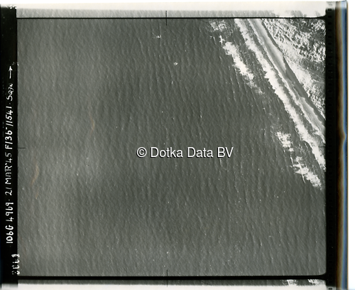 Luchtfoto Den Hoorn (1945) uit de collectie Kadaster WOII Luchtfoto's