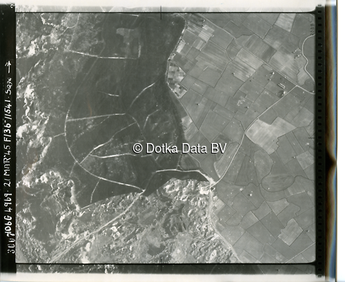 Luchtfoto Den Burg (1945) uit de collectie Kadaster WOII Luchtfoto's