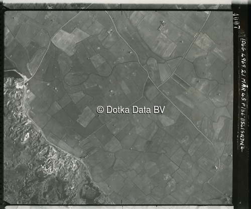 Luchtfoto Den Hoorn (1945) uit de collectie Kadaster WOII Luchtfoto's