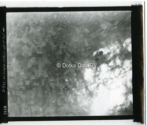 Luchtfoto Uithuizen (1943) uit de collectie Kadaster WOII Luchtfoto's