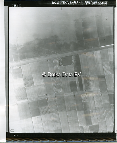 Luchtfoto Hornhuizen (1944) uit de collectie Kadaster WOII Luchtfoto's