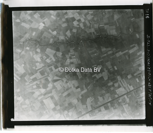 Luchtfoto Garrelsweer (1943) uit de collectie Kadaster WOII Luchtfoto's