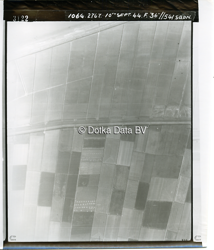 Luchtfoto Uithuizermeeden (1944) uit de collectie Kadaster WOII Luchtfoto's