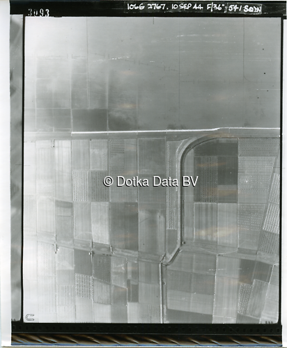 Luchtfoto Kloosterburen (1944) uit de collectie Kadaster WOII Luchtfoto's