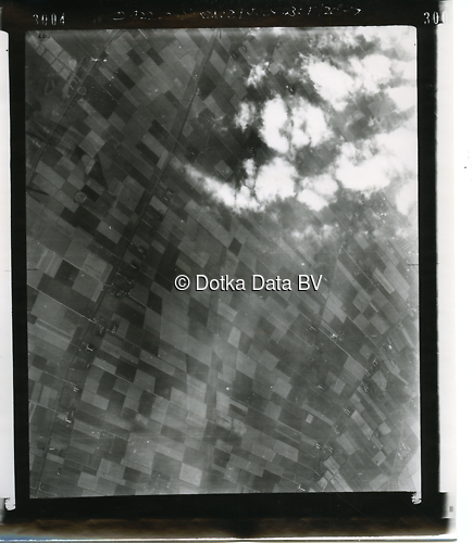 Luchtfoto omgeving Loppersum (1943) uit de collectie Kadaster WOII Luchtfoto's