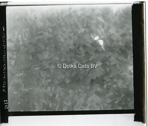 Luchtfoto Huizinge (1943) uit de collectie Kadaster WOII Luchtfoto's