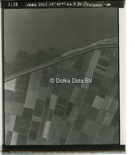 Luchtfoto Eemshaven (1944) uit de collectie Kadaster WOII Luchtfoto's