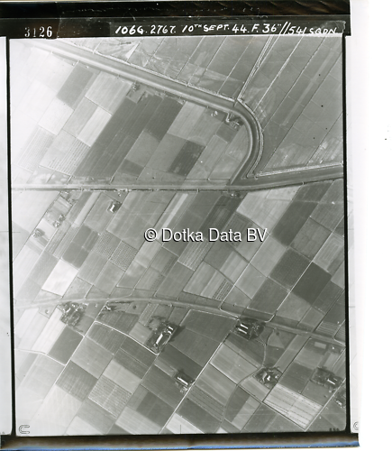 Luchtfoto Uithuizermeeden (1944) uit de collectie Kadaster WOII Luchtfoto's