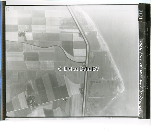 Luchtfoto Eemshaven (1944) uit de collectie Kadaster WOII Luchtfoto's