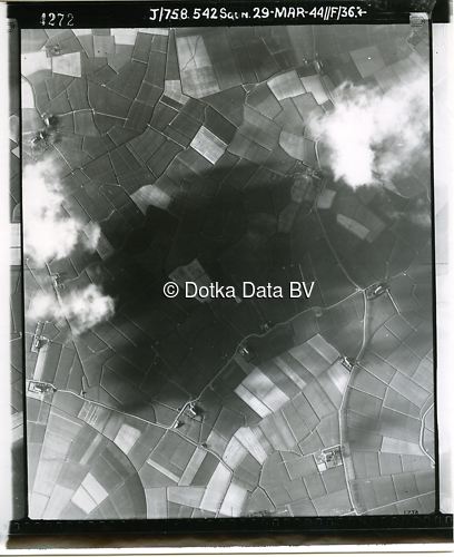 Luchtfoto Oldehove (1944) uit de collectie Kadaster WOII Luchtfoto's