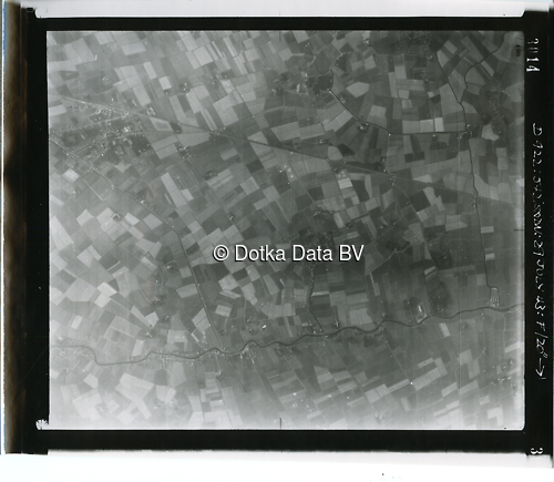 Luchtfoto Wirdum (1943) uit de collectie Kadaster WOII Luchtfoto's