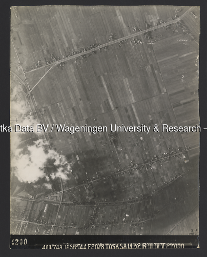 Luchtfoto Rotterdam (1944) uit de collectie Wageningen University WOII