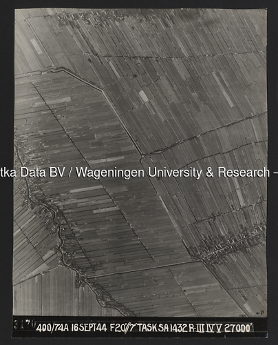 Luchtfoto Vlist (1944) uit de collectie Wageningen University WOII