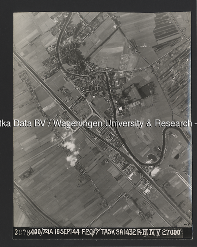 Luchtfoto Maarssen (1944) uit de collectie Wageningen University WOII