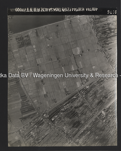 Luchtfoto Tienhoven (1944) uit de collectie Wageningen University WOII