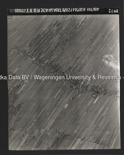 Luchtfoto Westbroek (1944) uit de collectie Wageningen University WOII