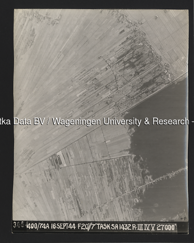 Luchtfoto Tienhoven (1944) uit de collectie Wageningen University WOII
