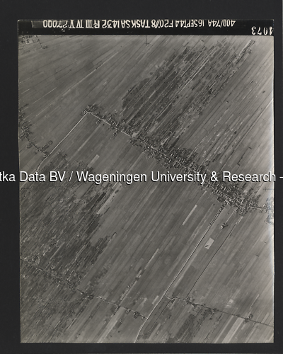 Luchtfoto Westbroek (1944) uit de collectie Wageningen University WOII